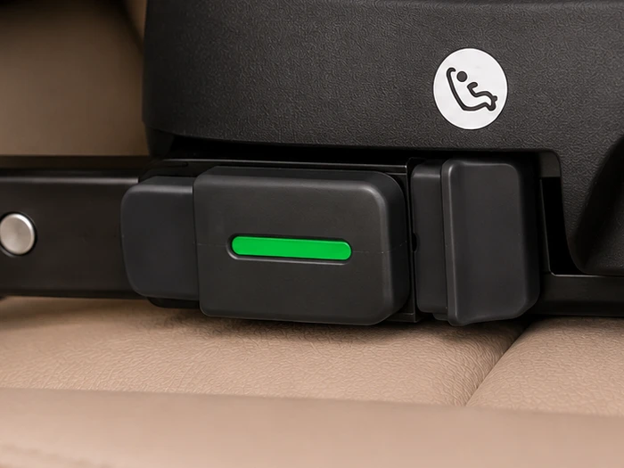 Indicador de seguridad en verde en un conector Isofix, confirmando que la instalación es correcta